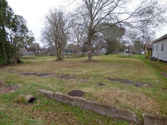 Property Photo: 2310 5th Street TX 77640