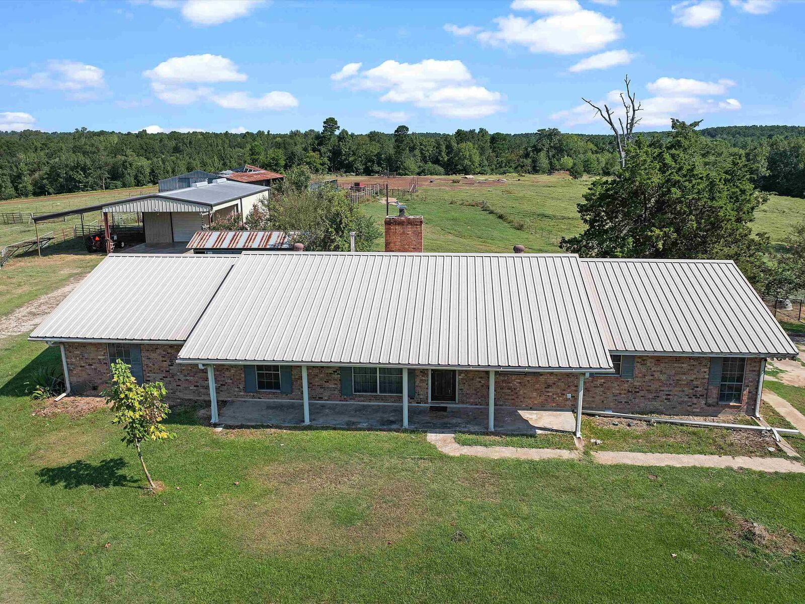 Property Photo:  4311 E Hwy 79 20.088 Acres  TX 75652 