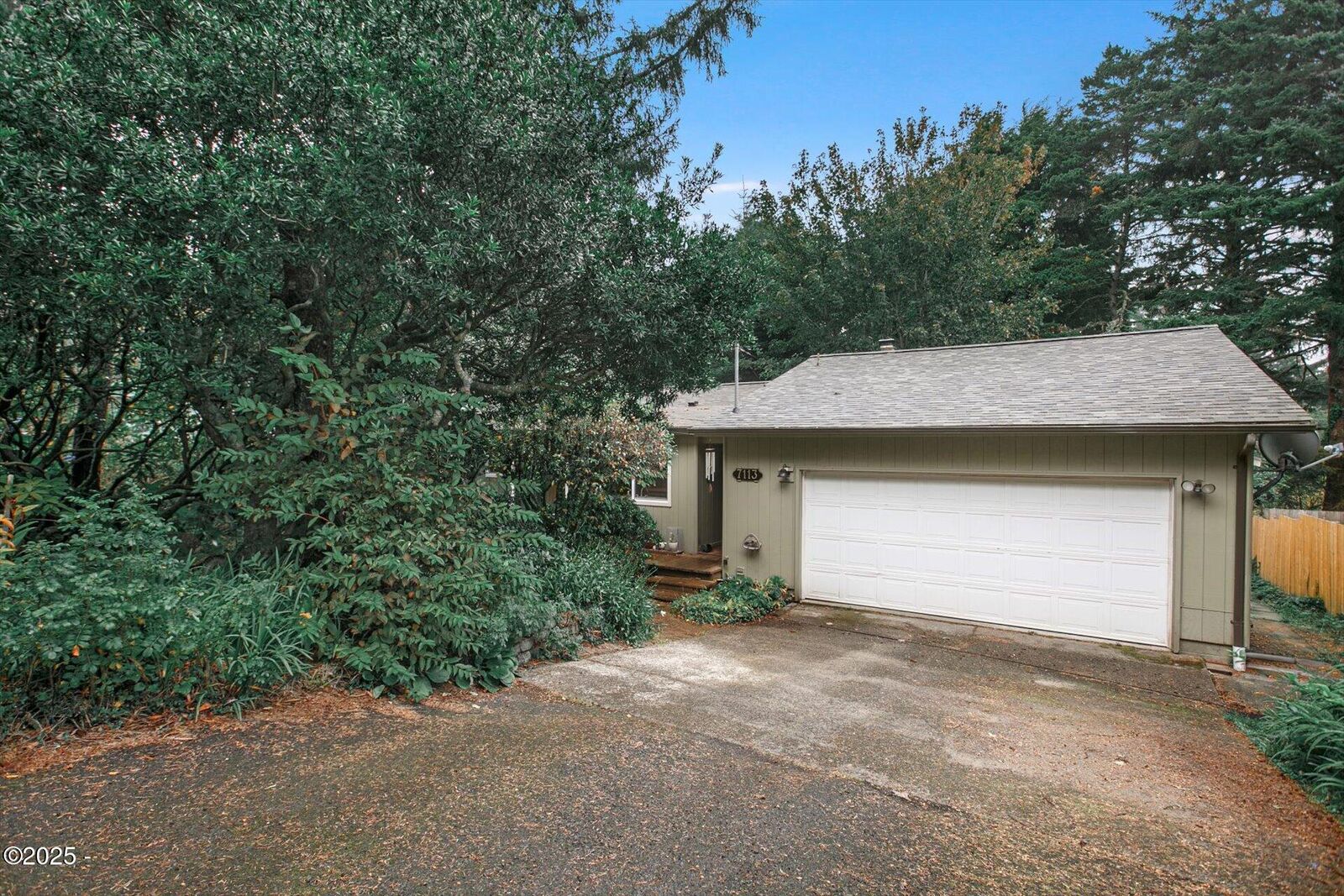 Property Photo: 7113 SW Abalone Street OR 97366