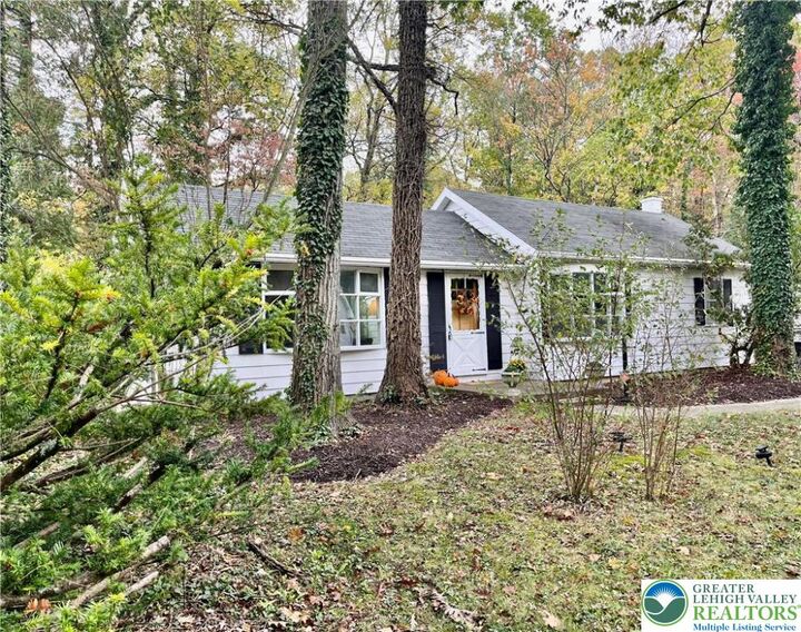Property Photo:  1112 Moser Road  PA 18038 