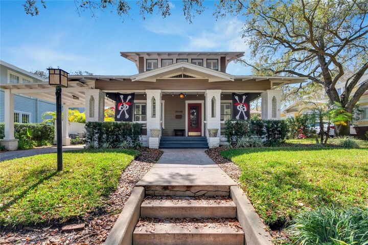 Property Photo: 3006 W Harbor View Avenue FL 33611