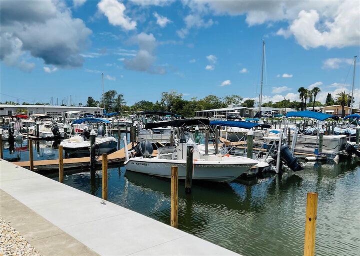 Property Photo: 6605 Oregon Street FL 34207