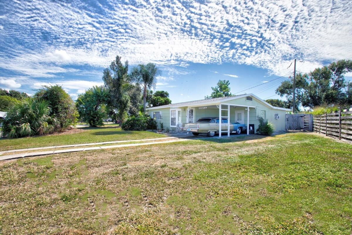 Property Photo: 1915 27th Avenue W FL 34205