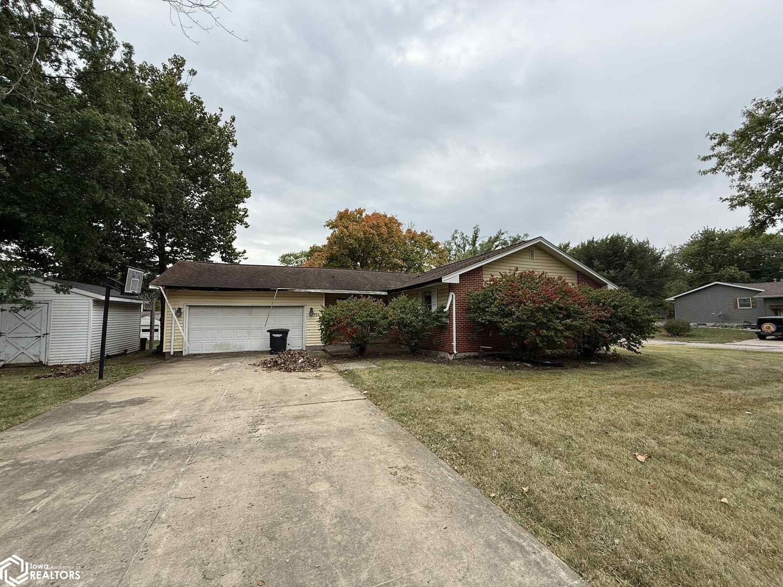 Property Photo:  514 W Vine Street  IA 52641