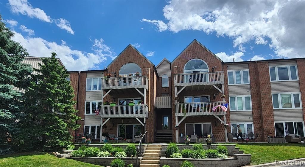 Property Photo: 3432 Loon Lake Court MI 48329