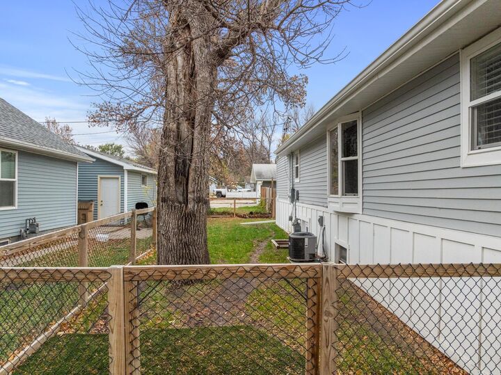Property Photo: 908 7th Ave NW ND 58703