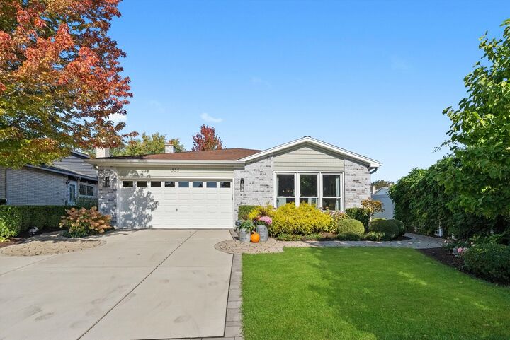 Property Photo:  335 E Harrison Street  IL 60126