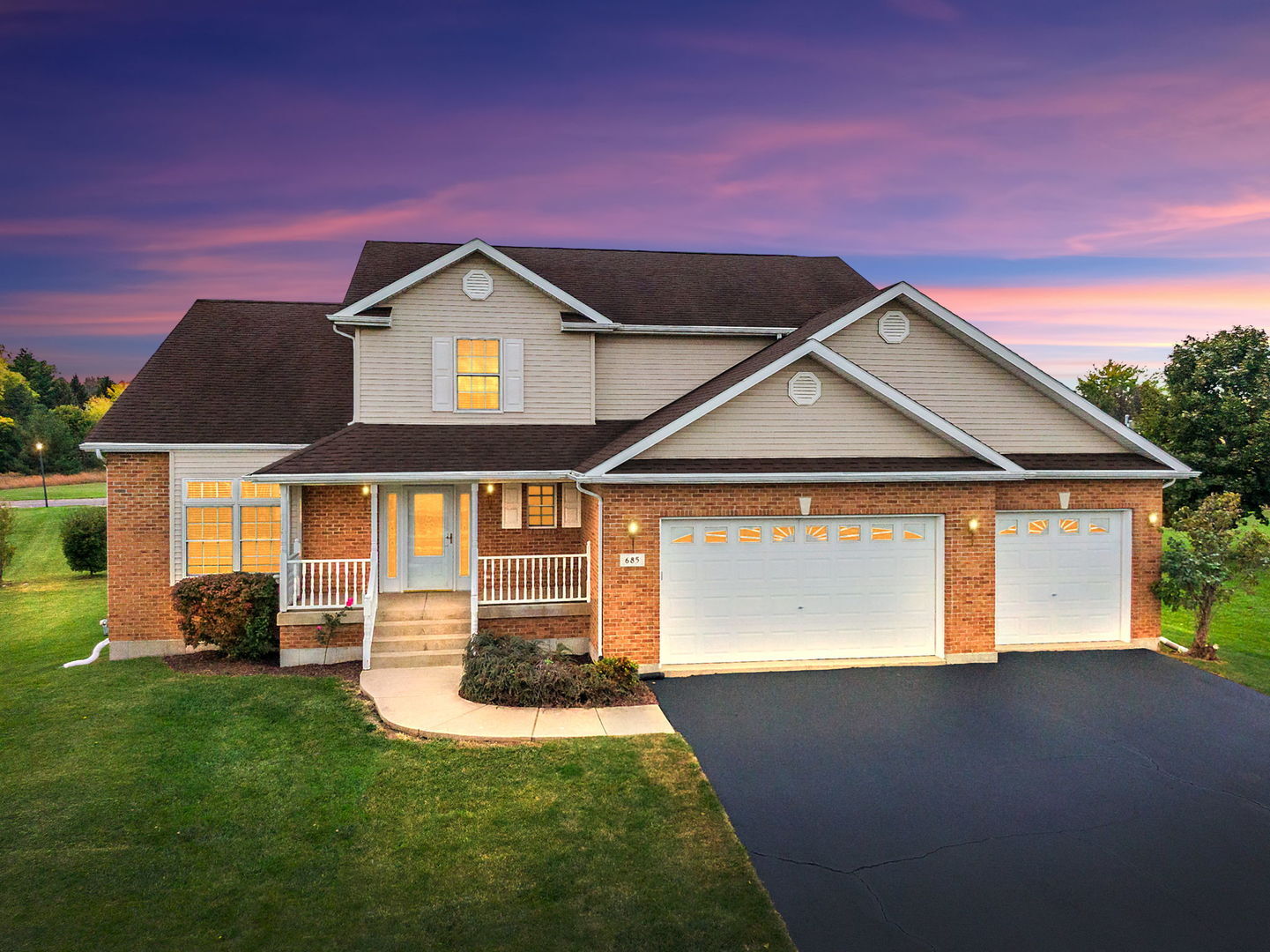 Property Photo: 685 Persimmon Street IL 60115