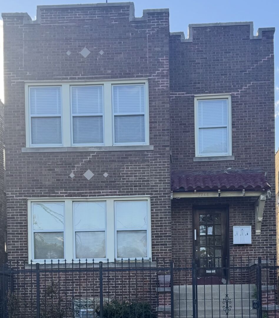 Property Photo: 7246 S East End Avenue IL 60649