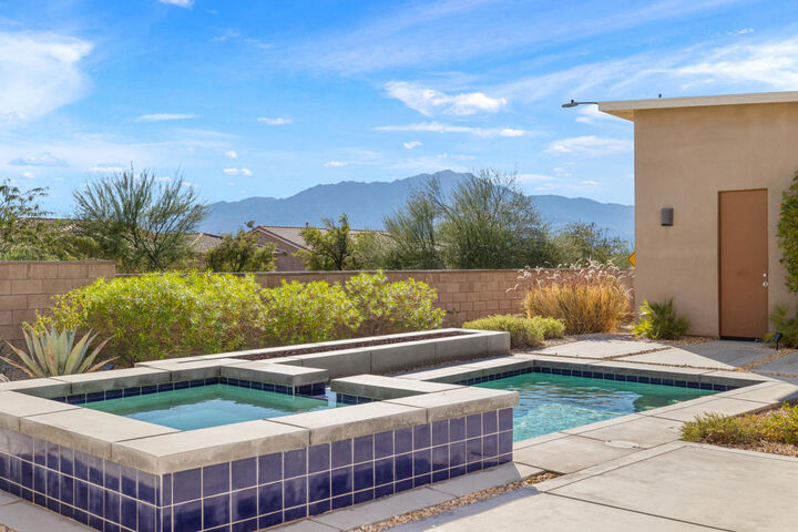 Property Photo: 13996 Avenida La Vista CA 92240