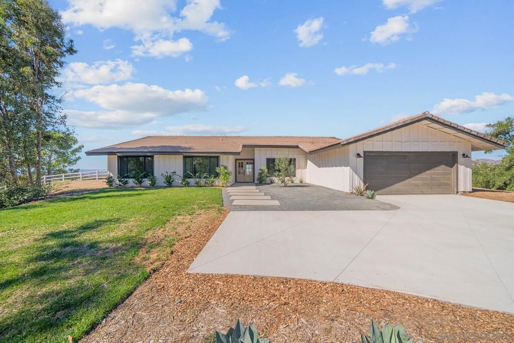 Property Photo:  37285 Avenida Bravura  CA 92592 