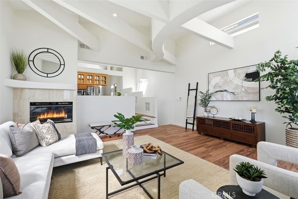 Property Photo:  1752 Carver Street  CA 90278 