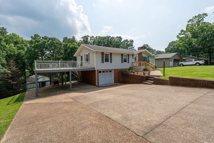 Property Photo: 711 Hurricane Hill Dr TN 38485