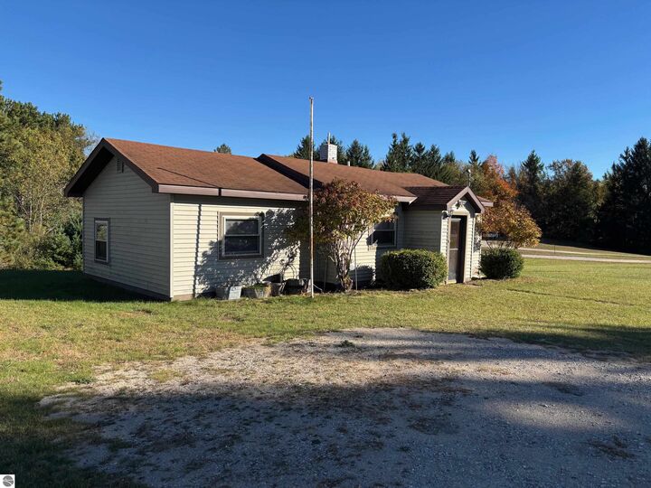 Property Photo: 3232 E Long Lake Road MI 49685
