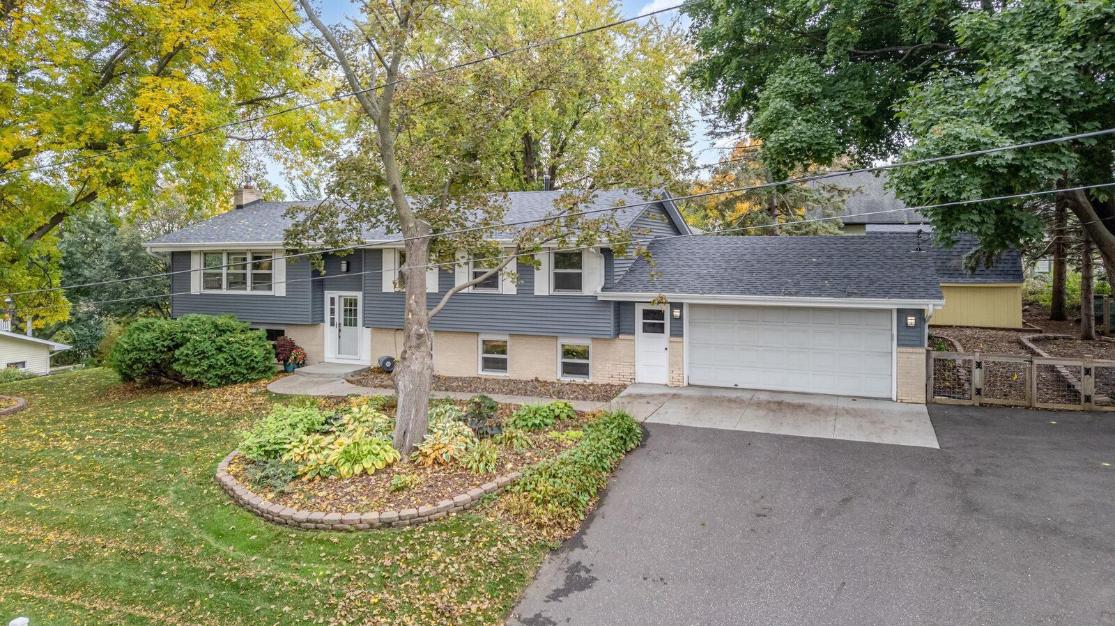 Property Photo:  956 Orchard Lane  MN 55113