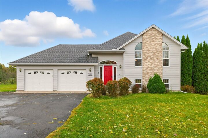 5910 Canterbury Avenue NE  Buffalo MN 55313 photo