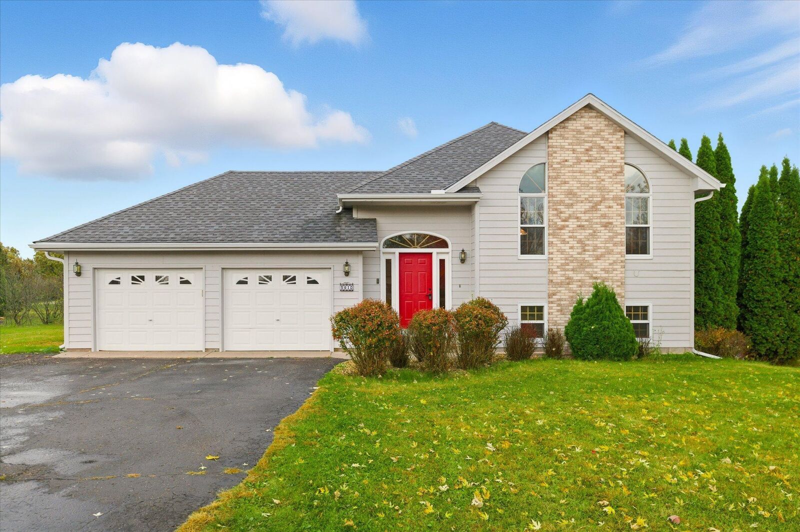 Property Photo: 5910 Canterbury Avenue NE MN 55313