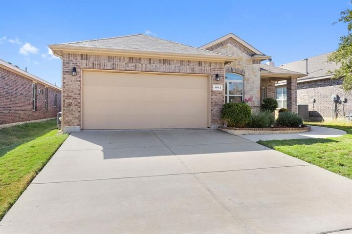Property Photo: 1812 Placitas Trail TX 76131