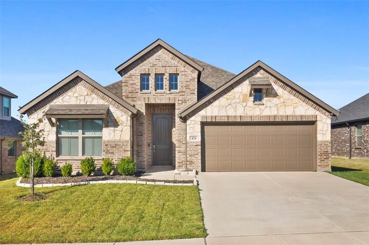 Property Photo:  424 Molly Lane  TX 76059 