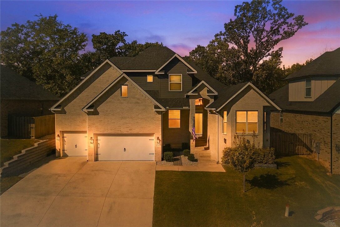 Property Photo: 1903 NE Steinbeck Drive AR 72712