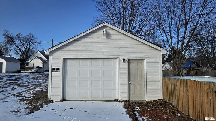 Property Photo:  434 Dean Court  IL 61520 
