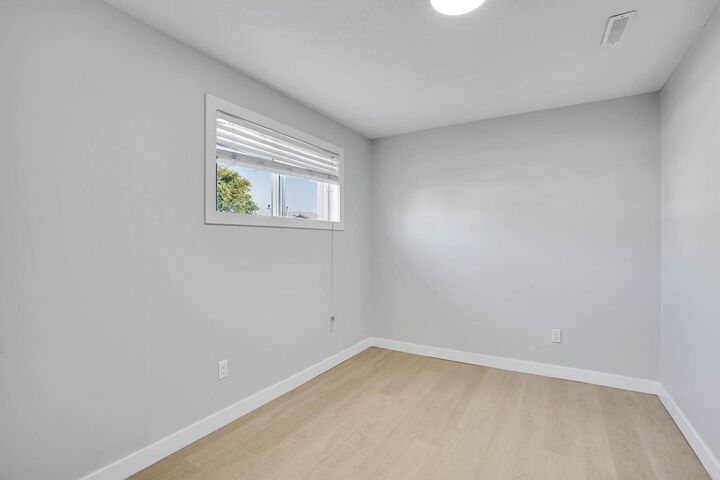 Property Photo: 39 Ventura Road NE AB T2E 8G1
