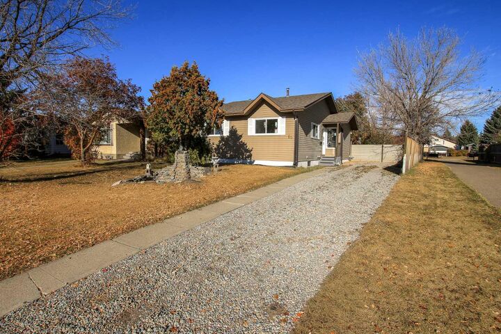 69 Erickson Drive  Red Deer AB T4R 1X8 photo