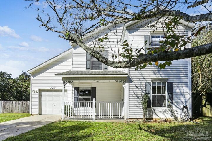Property Photo: 327 Robinhood Ln FL 32526