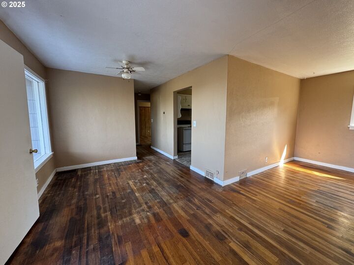 Property Photo:  94246 1st St  OR 97444 