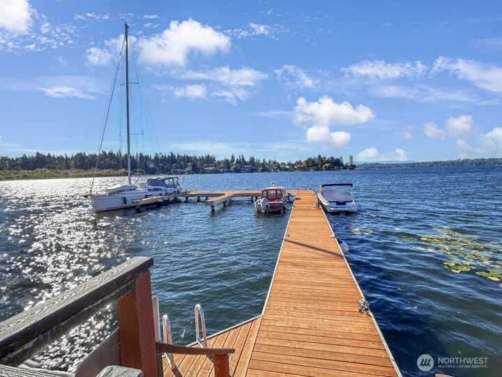 Property Photo:  4561  Lake Washington Boulevard NE 303  WA 98033 