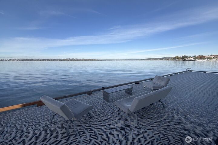 Property Photo: 733 Lake Street S 312 WA 98033