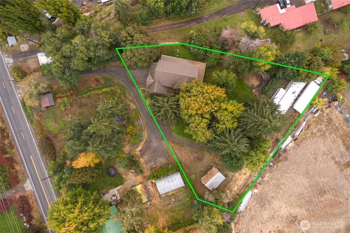 Property Photo: 6005 Sunset Highway WA 98815