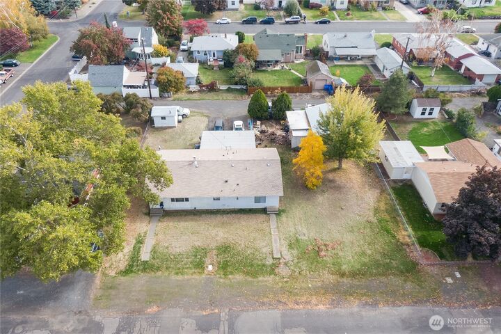 Property Photo: 1309 Umatilla Street WA 99362
