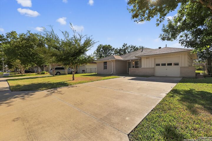 Property Photo: 119 Bois D'Arc TX 77566