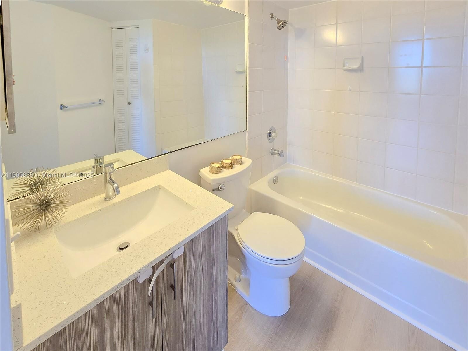 Property Photo:  3300 NE 192nd St 709  FL 33180