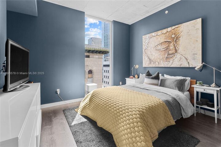 Property Photo: 151 SE 1st St 1402 FL 33131