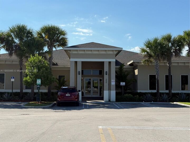 Property Photo:  484 NE 5th St  FL 33034 