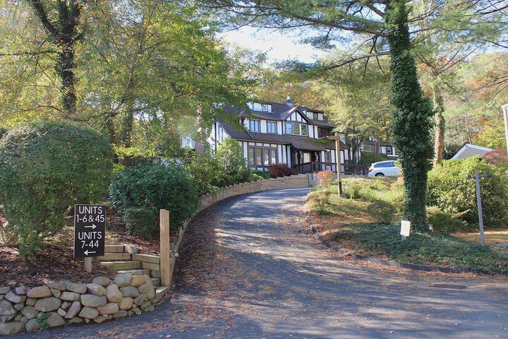 Property Photo:  360 Fountain Street Apt 5  CT 06515