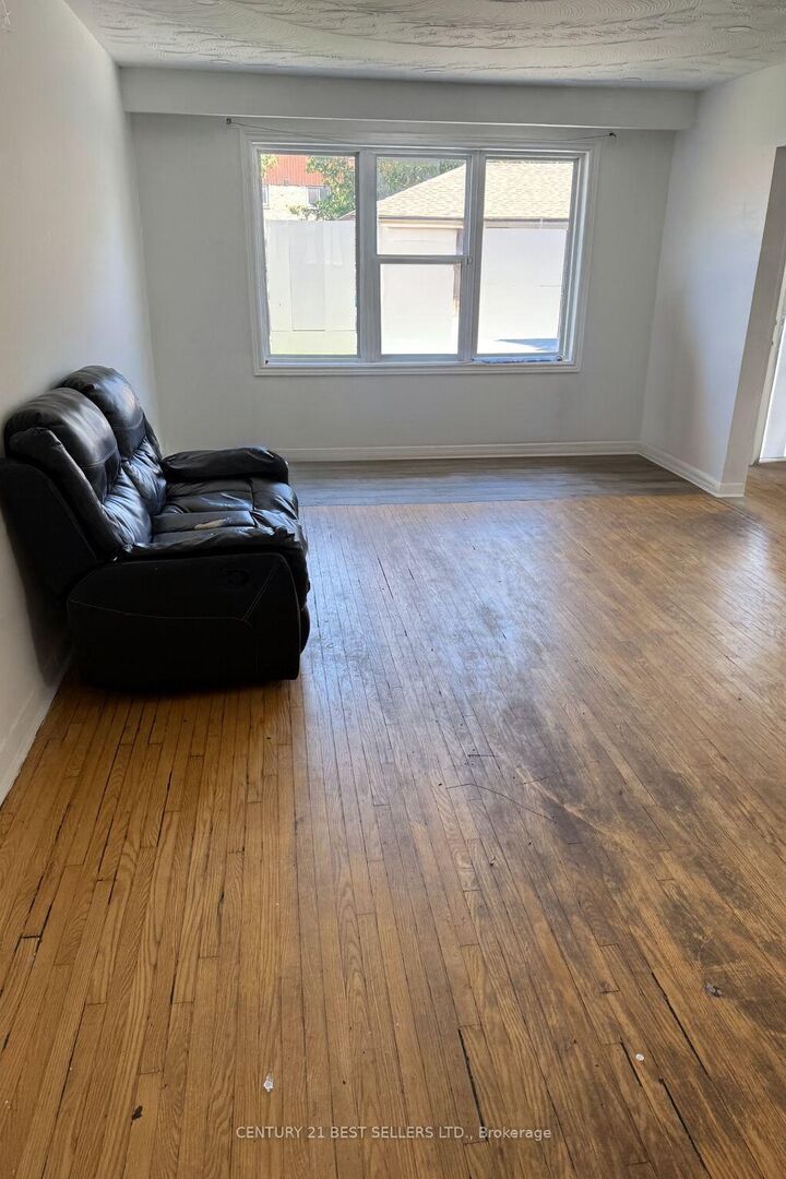 Property Photo:  15 Rockwood Drive  ON M1M 3M9 