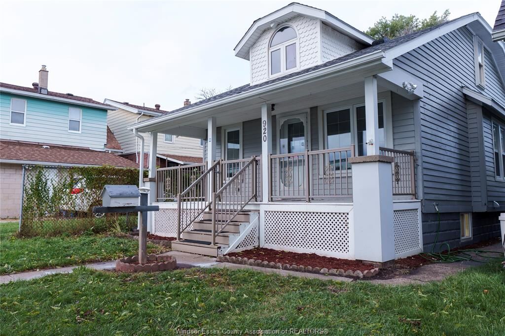 Property Photo:  920 Janette Avenue  ON N9A 5A1