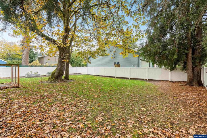 Property Photo: 115 McClaine St OR 97381