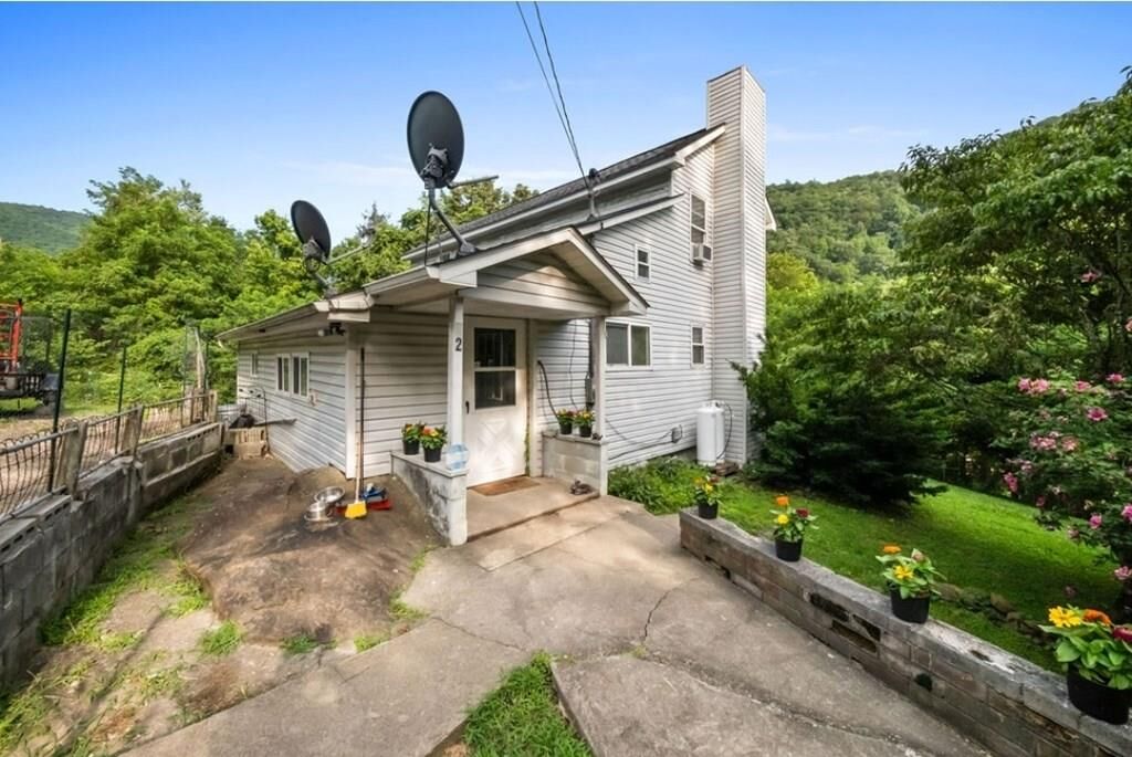 Property Photo:  52 Depot Road  WV 25063 