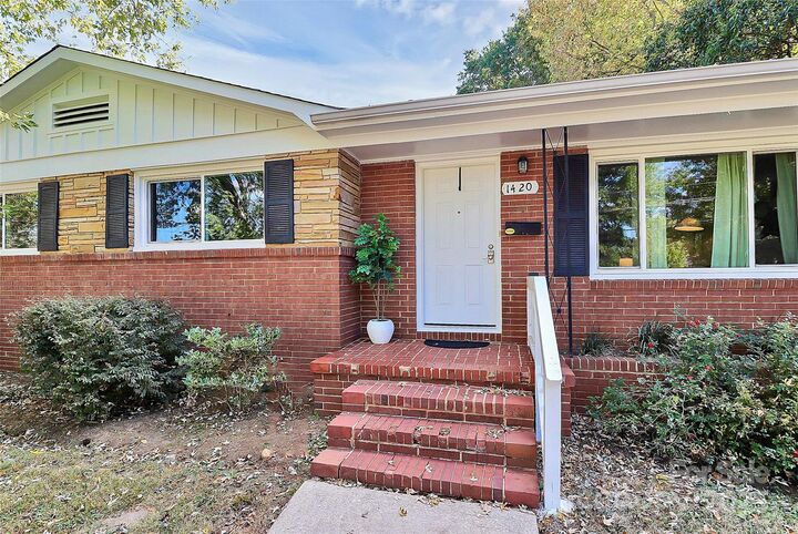Property Photo: 1420 Starbrook Drive NC 28210