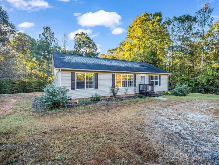 Property Photo: 663 Landrum Road NC 28722