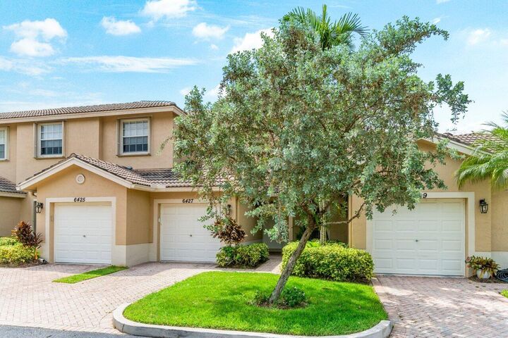 Property Photo: 6427 Park Lake Circle FL 33437