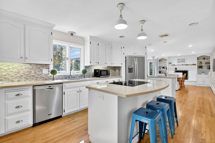 Property Photo:  124 Winding Lane  CT 06001