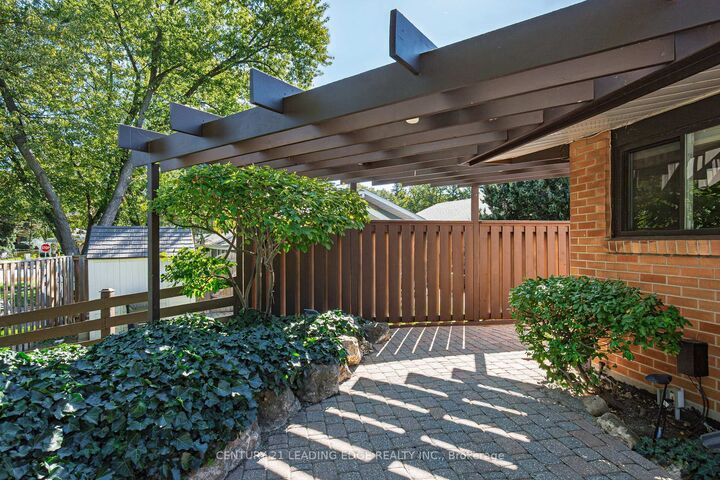 Property Photo:  4 Rosswood Crescent  ON M1P 3N2