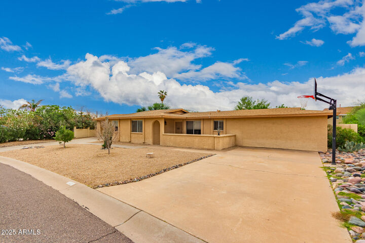 Property Photo: 17429 E La Pasada Drive AZ 85268