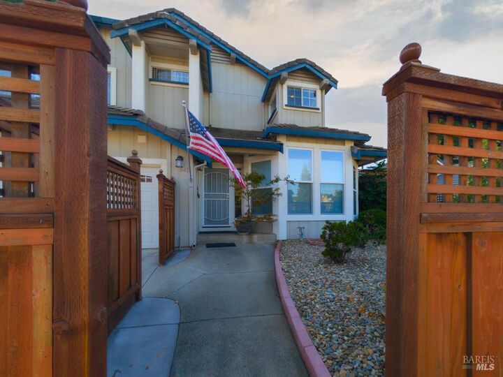 Property Photo:  642 White Oak Lane  CA 95687