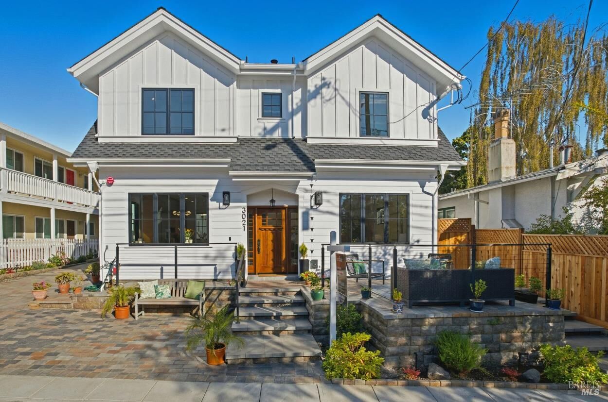 Property Photo:  3021 Bateman Street  CA 94705